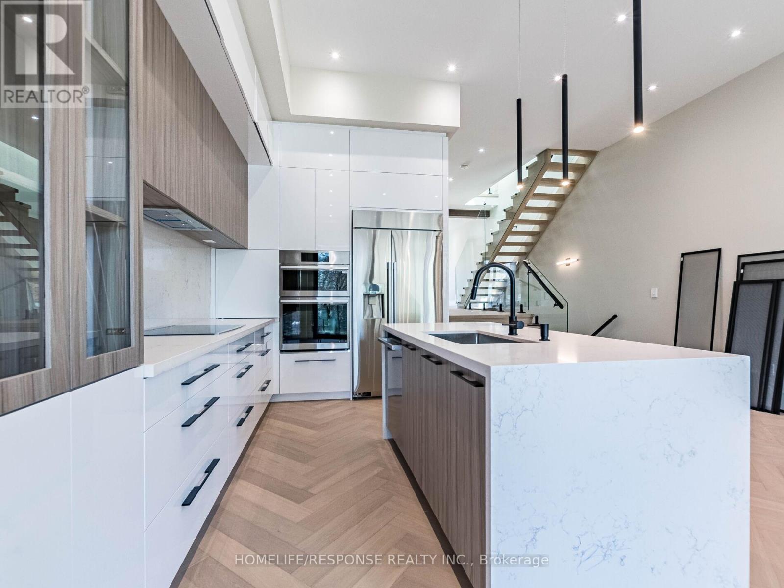 6b Pine Avenue N, Mississauga, Ontario  L5H 2P8 - Photo 13 - W12145775