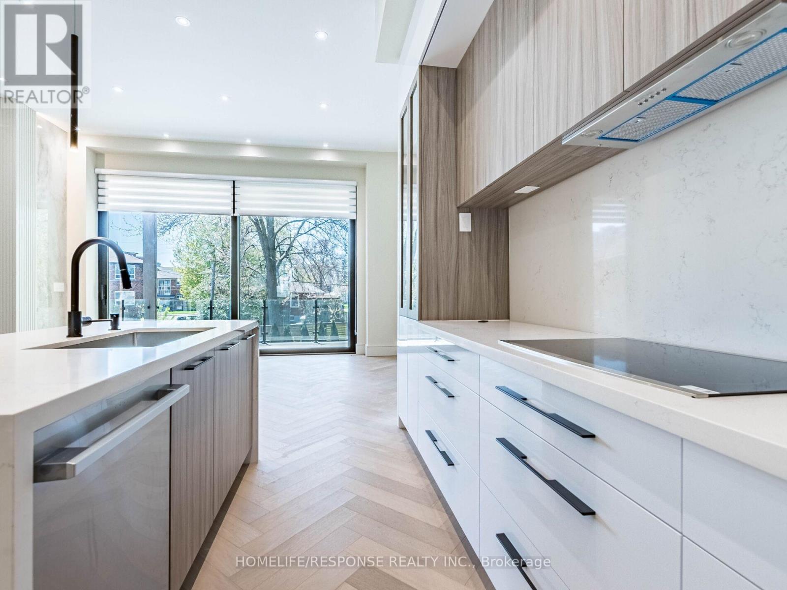 6b Pine Avenue N, Mississauga, Ontario  L5H 2P8 - Photo 14 - W12145775