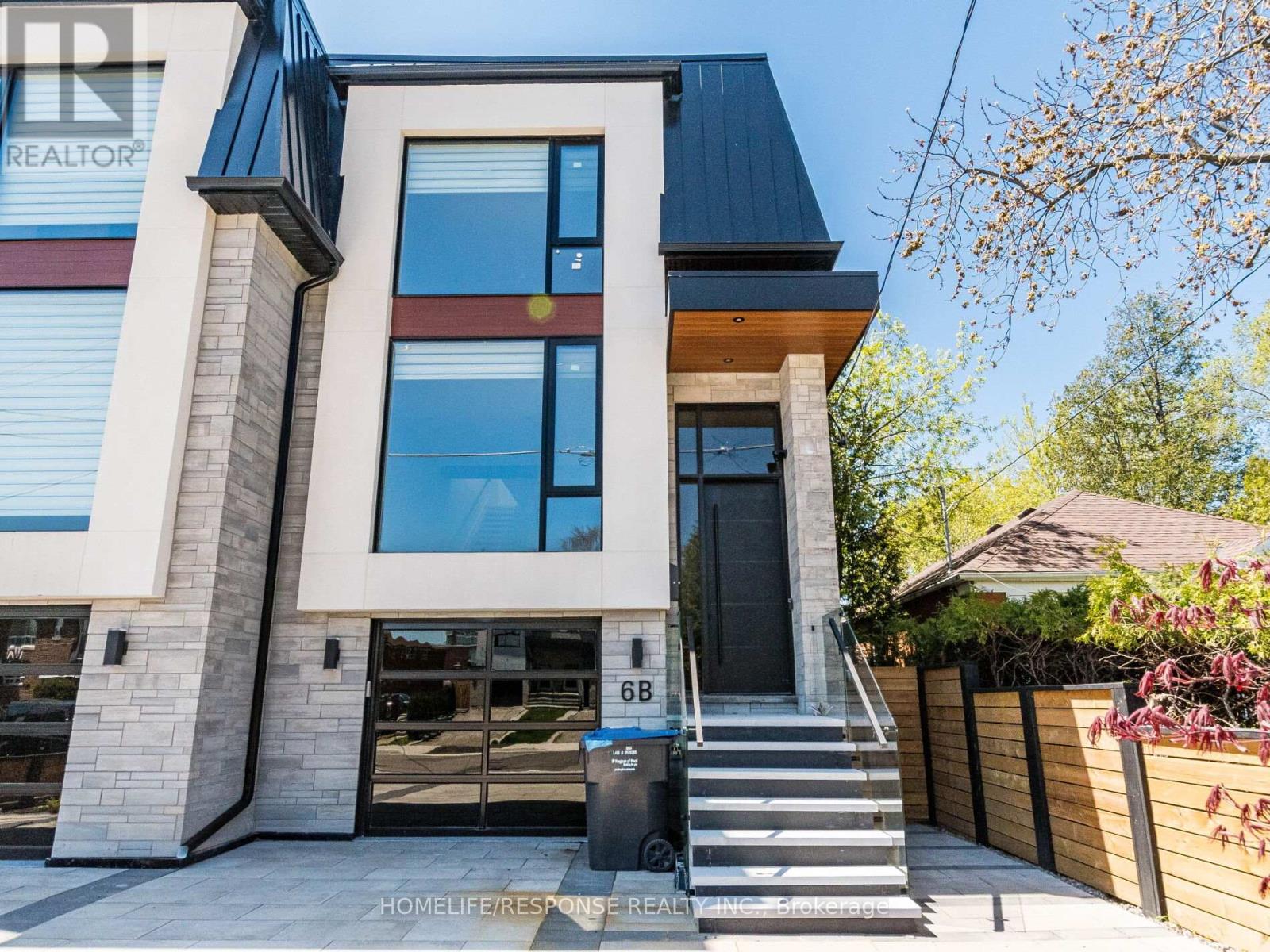 6b Pine Avenue N, Mississauga, Ontario  L5H 2P8 - Photo 2 - W12145775