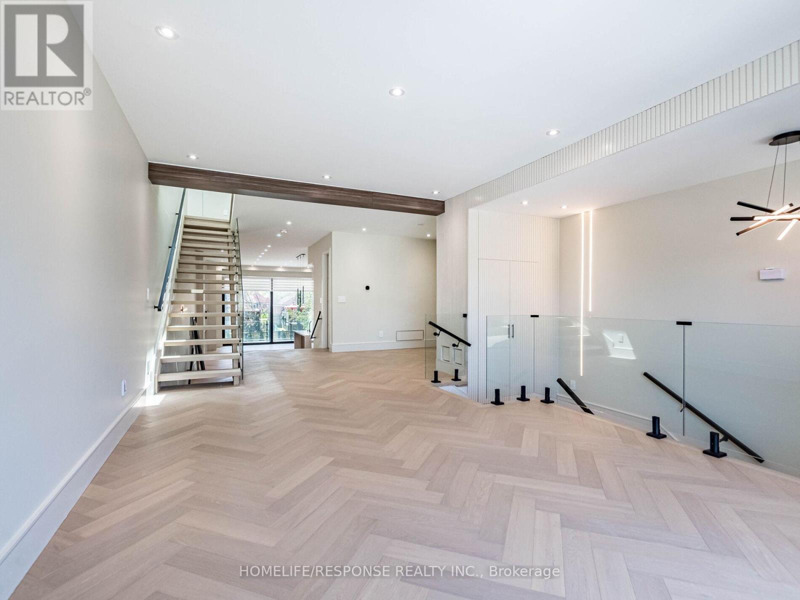 6b Pine Avenue N, Mississauga, Ontario  L5H 2P8 - Photo 6 - W12145775