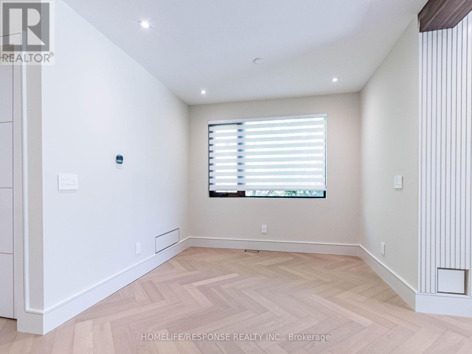 6b Pine Avenue N, Mississauga, Ontario  L5H 2P8 - Photo 8 - W12145775