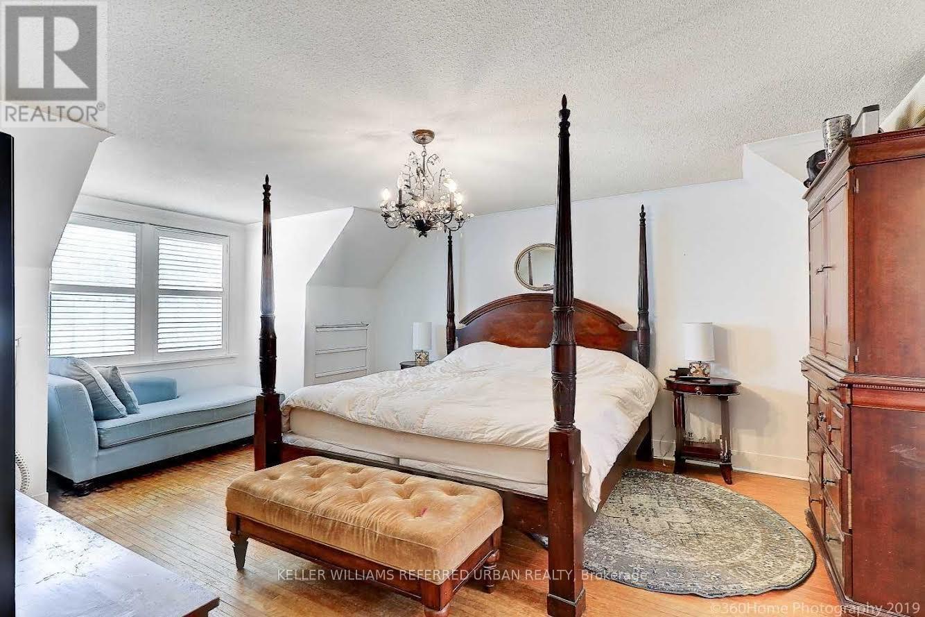 8 Yorkleigh Avenue, Toronto, Ontario  M9P 1Y1 - Photo 5 - W12145780