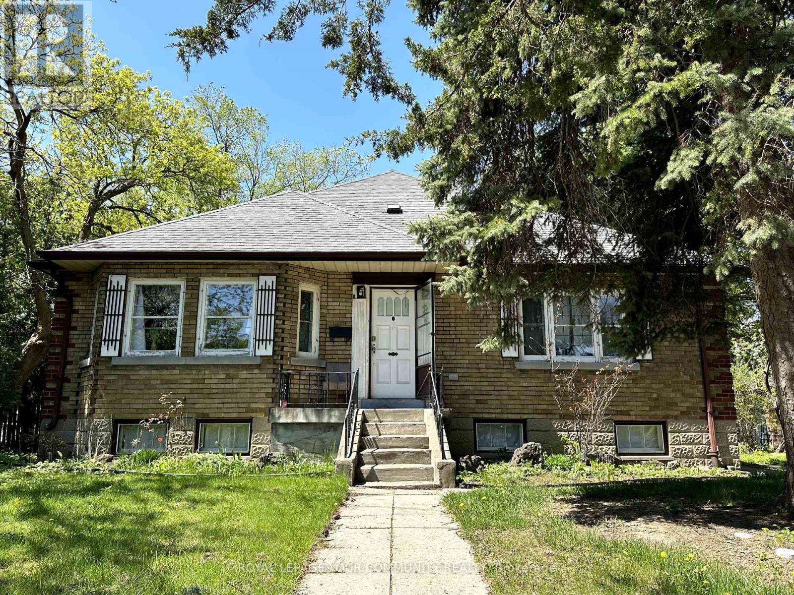 2 Botfield Avenue, Toronto, Ontario  M9B 4C7 - Photo 8 - W12145787