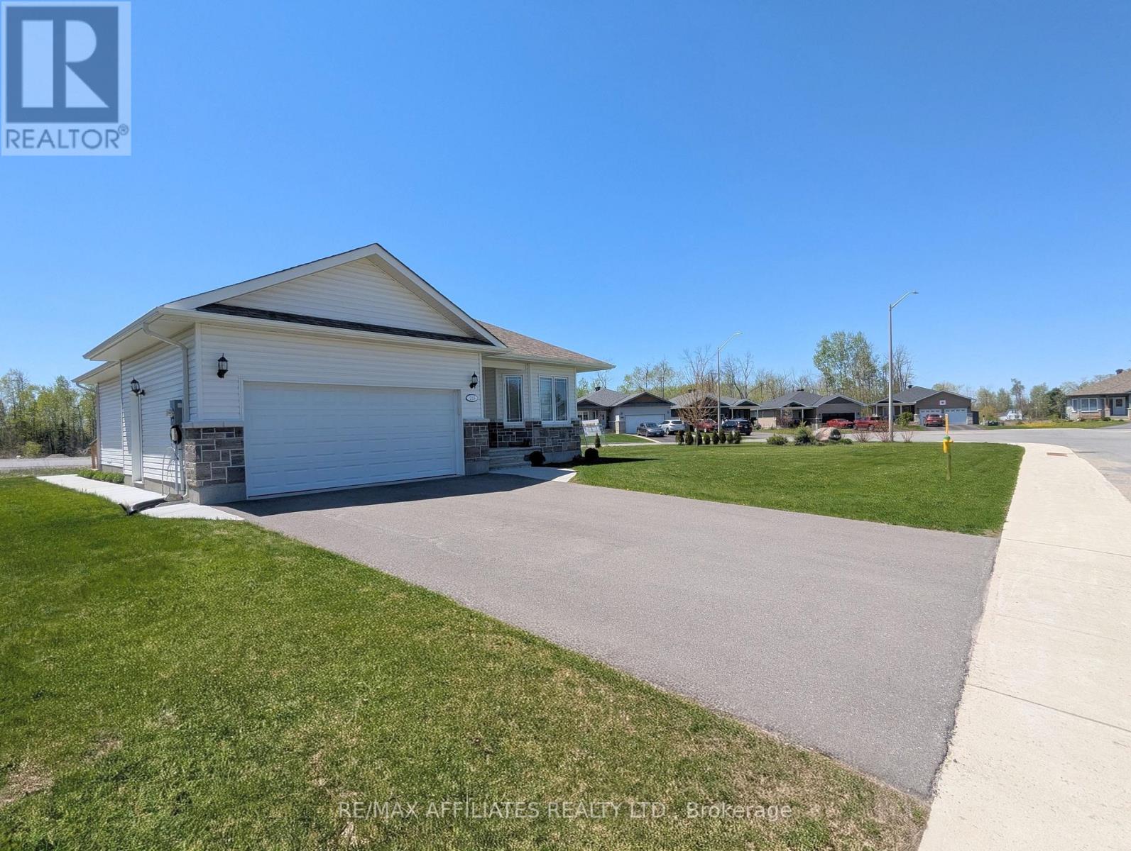 228 Wood Avenue, Smith Falls, Ontario  K7A 5G8 - Photo 4 - X12145852