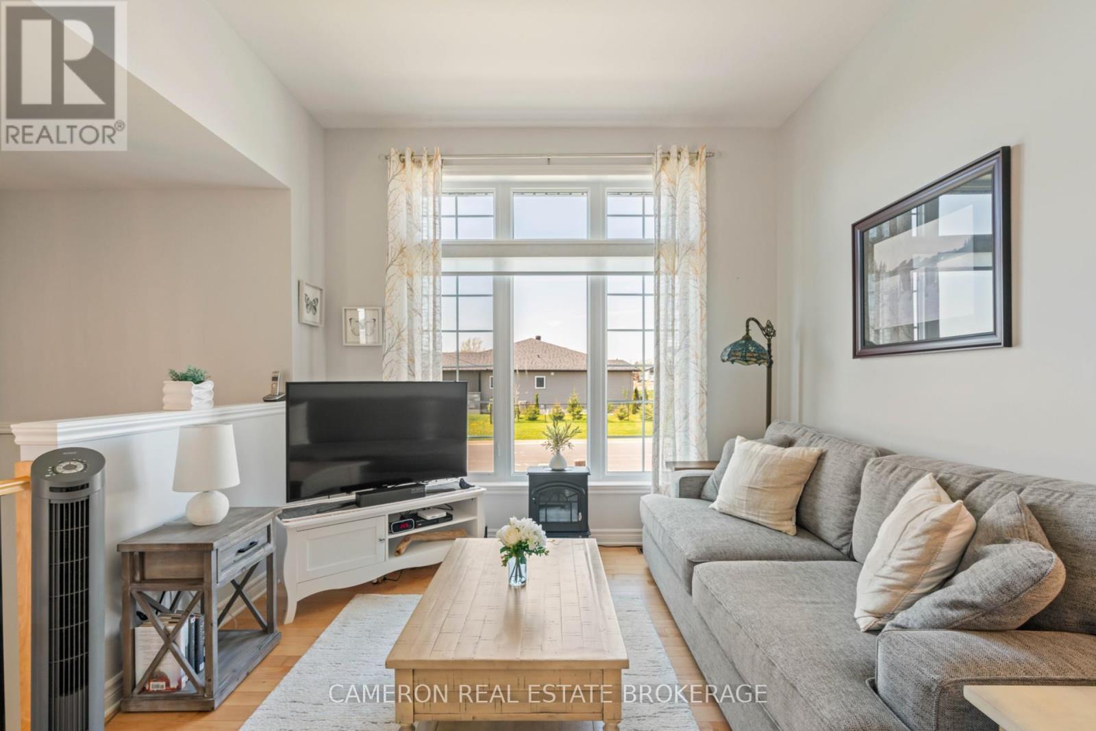 Property at 270 BELLWOOD DRIVE image 3