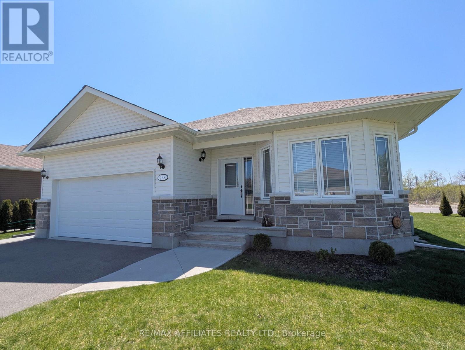 Property at 228 WOOD AVENUE image 1