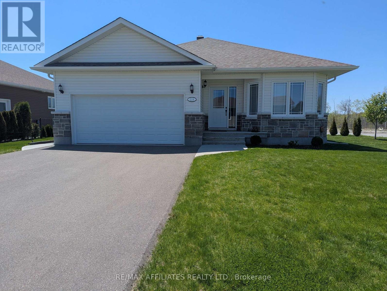 Property at 228 WOOD AVENUE image 2