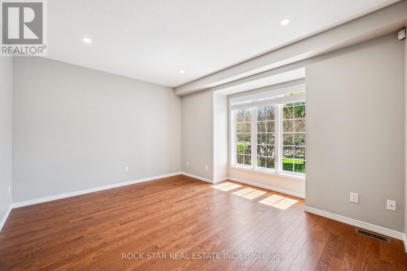 55 Valridge Drive, Hamilton (Ancaster), Ontario  L9G 4Y7 - Photo 10 - X12145774