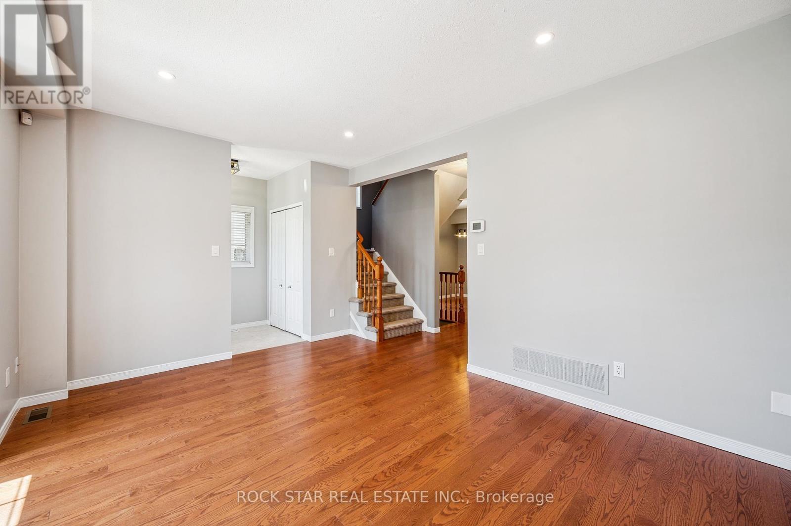 55 Valridge Drive, Hamilton (Ancaster), Ontario  L9G 4Y7 - Photo 11 - X12145774