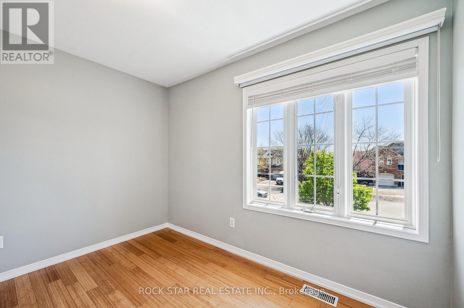 55 Valridge Drive, Hamilton (Ancaster), Ontario  L9G 4Y7 - Photo 23 - X12145774