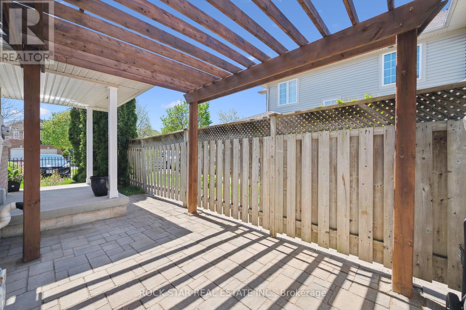 55 Valridge Drive, Hamilton, Ontario  L9G 4Y7 - Photo 9 - X12145774