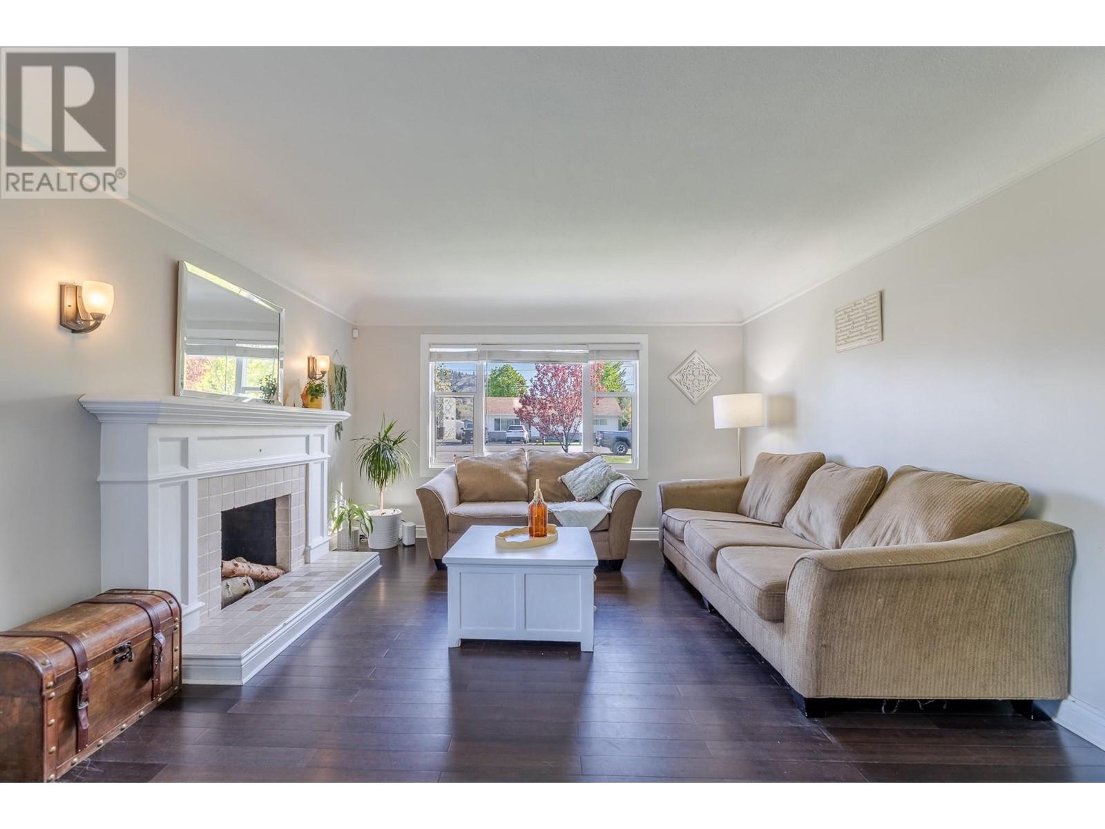 Property at 9718 Julia Street image 4
