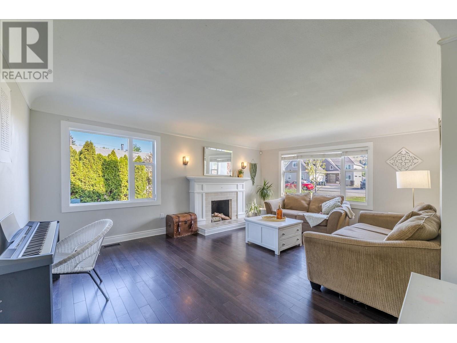 Property at 9718 Julia Street image 3