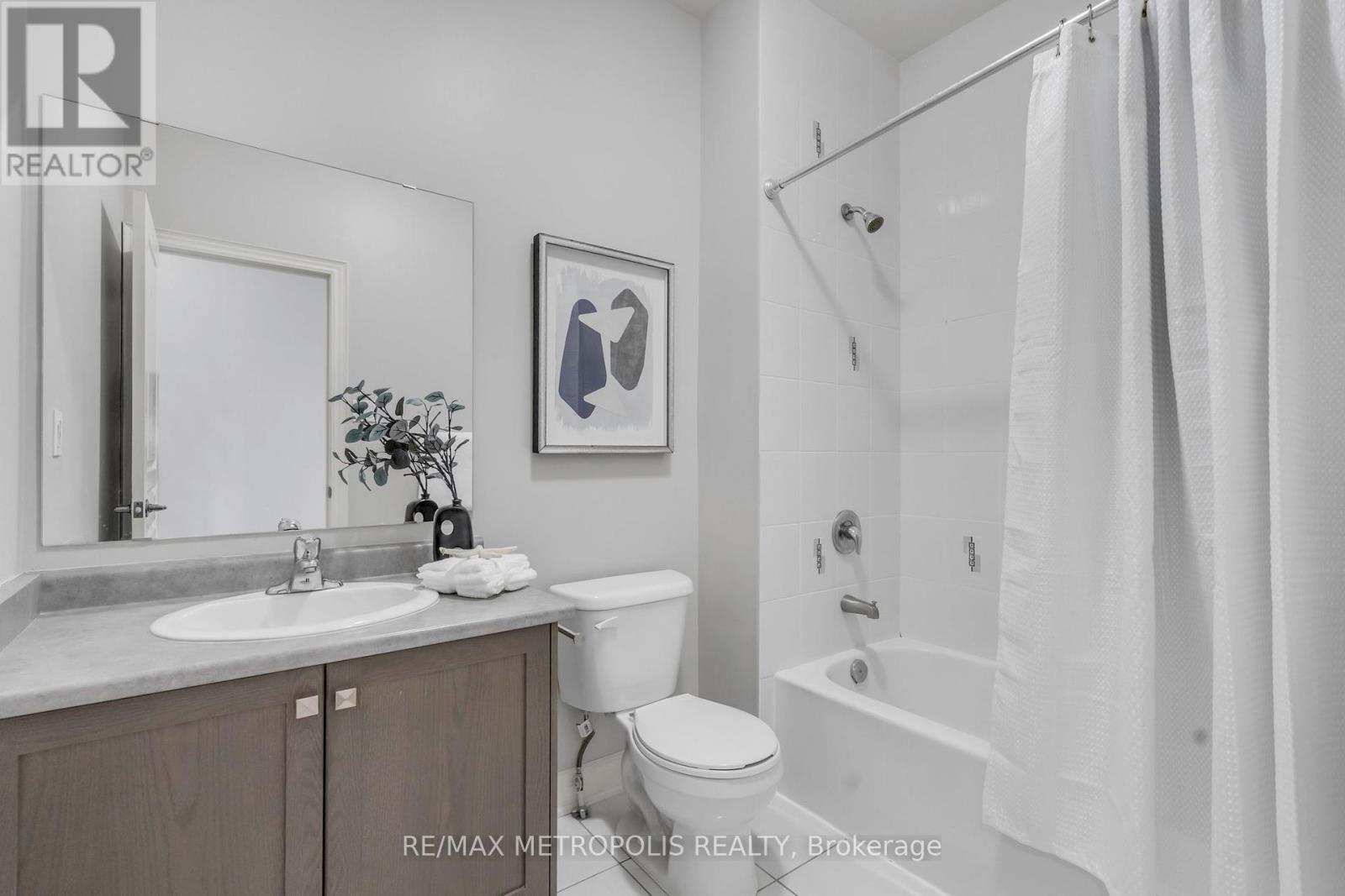 27 Dunedin Drive, Vaughan, Ontario  L4H 3Y3 - Photo 23 - N12135555
