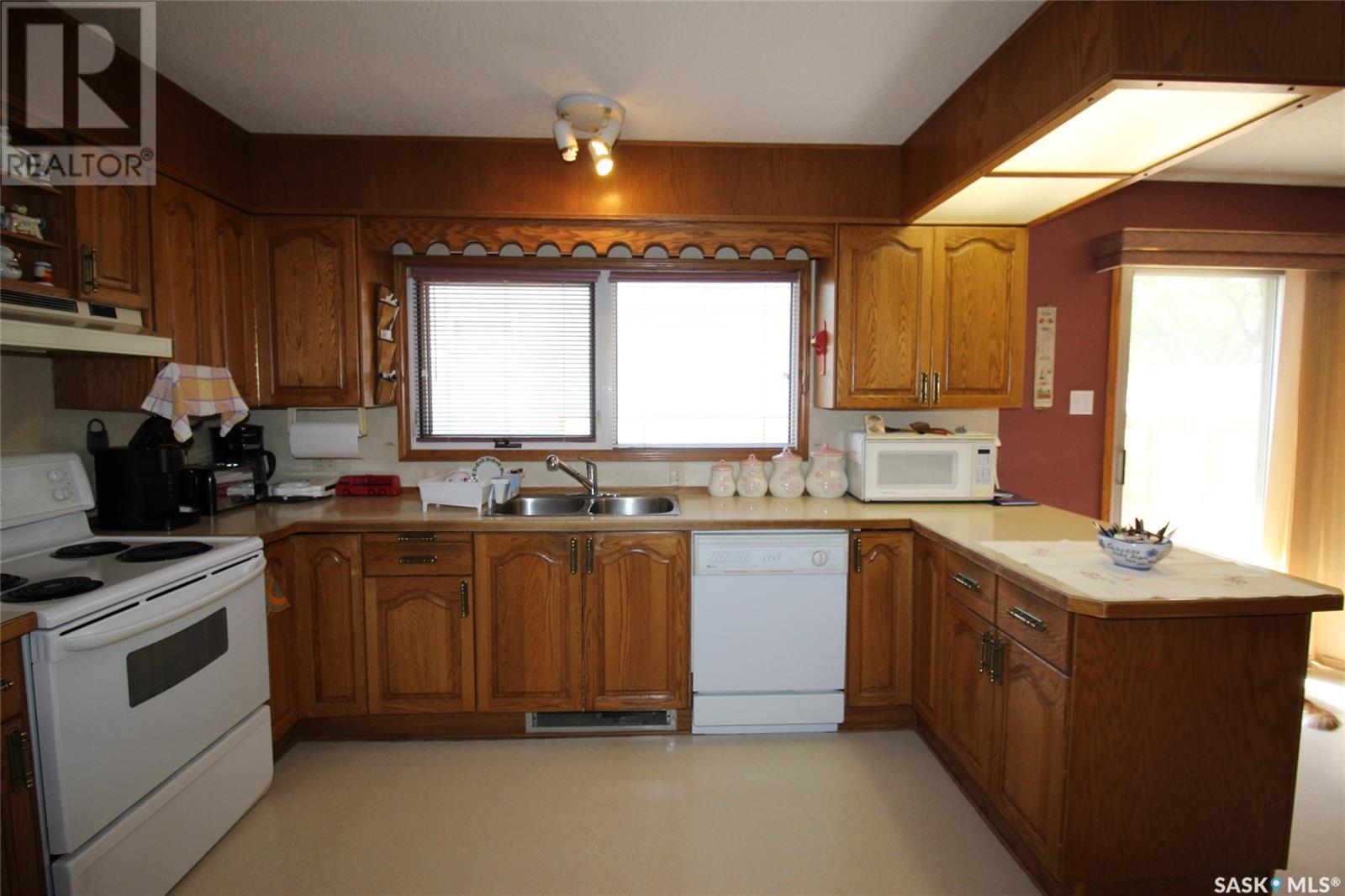 Property at 594 5th STREET W image 3