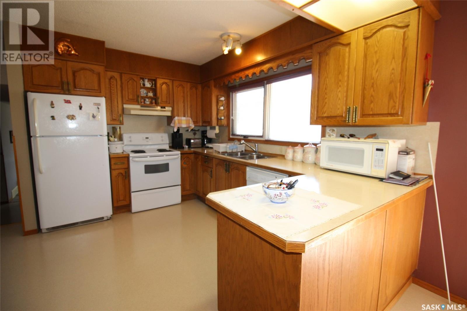 Property at 594 5th STREET W image 4