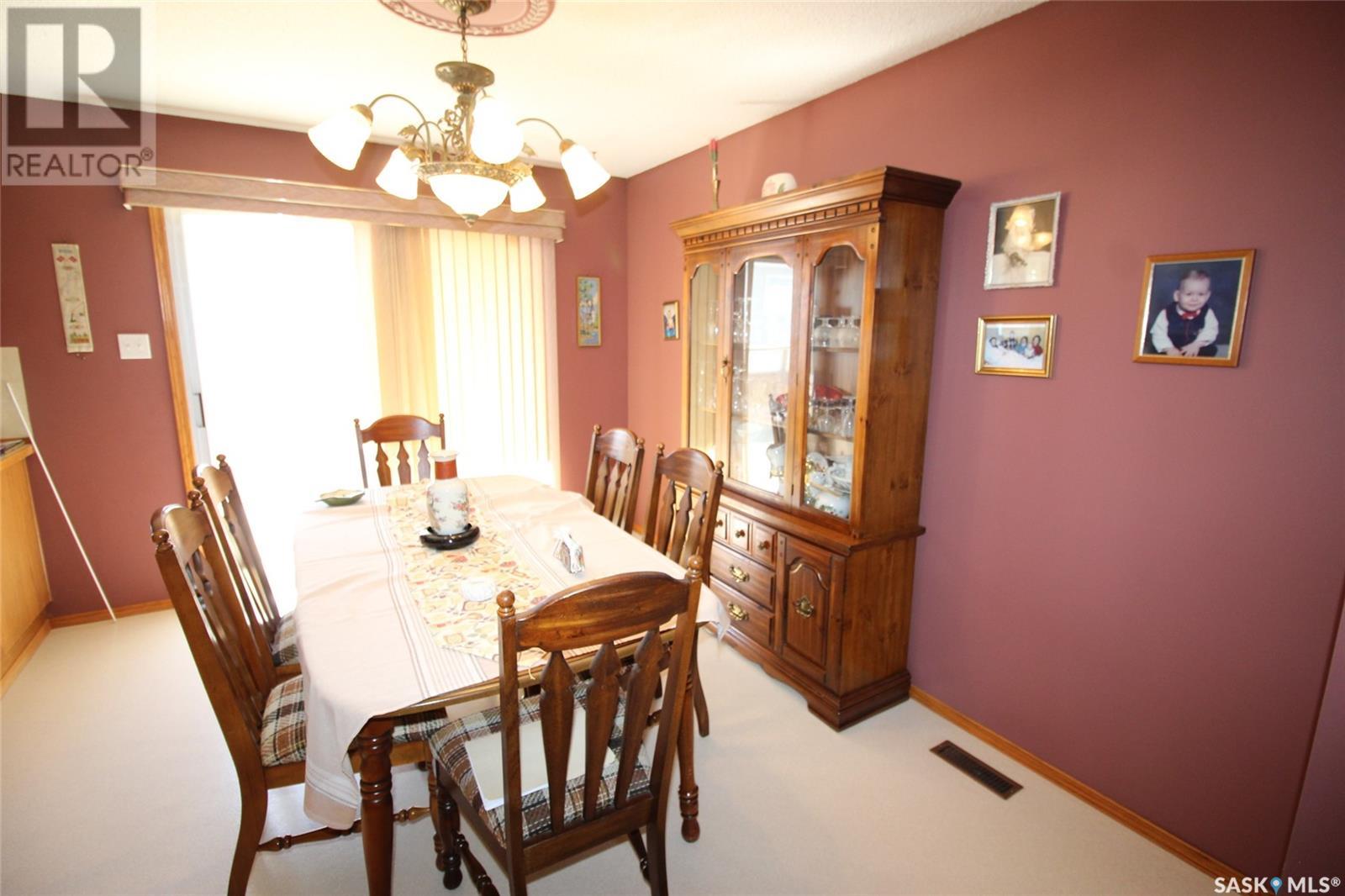 594 5th Street W, Shaunavon, Saskatchewan  S0N 2M0 - Photo 6 - SK005755