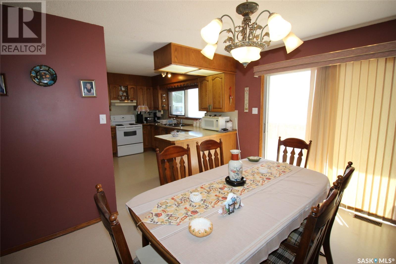 594 5th Street W, Shaunavon, Saskatchewan  S0N 2M0 - Photo 7 - SK005755