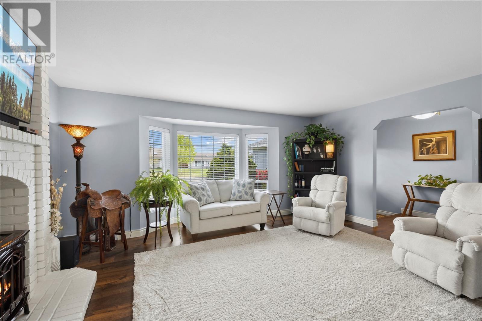 Property at 776 Humphrey Rd image 3