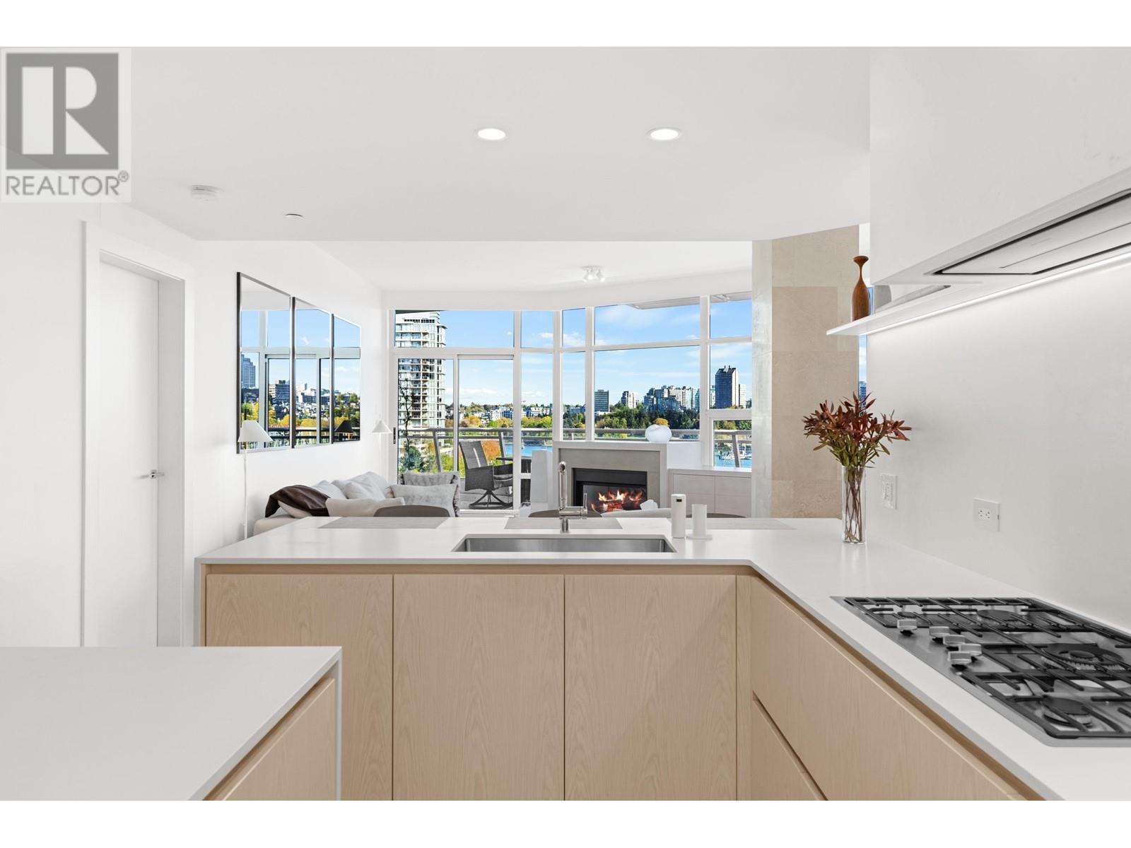 701 628 Kinghorne Mews, Vancouver, British Columbia  V6Z 3H6 - Photo 4 - R2998400