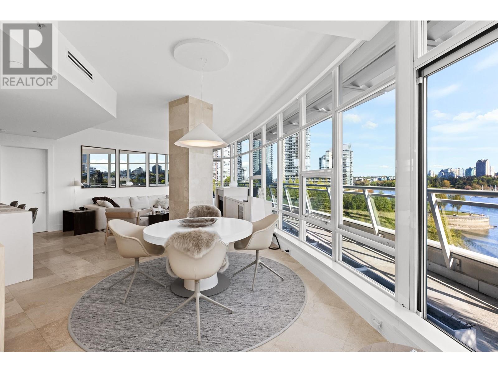 701 628 Kinghorne Mews, Vancouver, British Columbia  V6Z 3H6 - Photo 10 - R2998400
