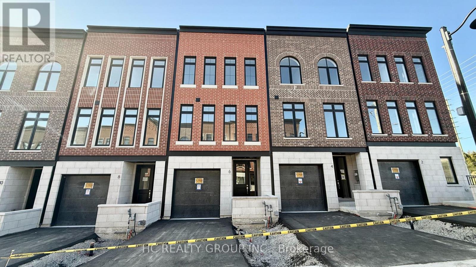 6 CHESTNUT COURT, Aurora, Ontario