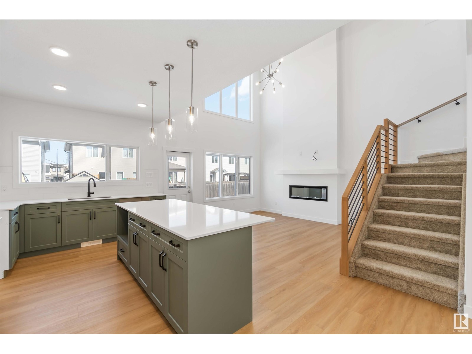 Property at 20 SPRINGBROOK WD image 2