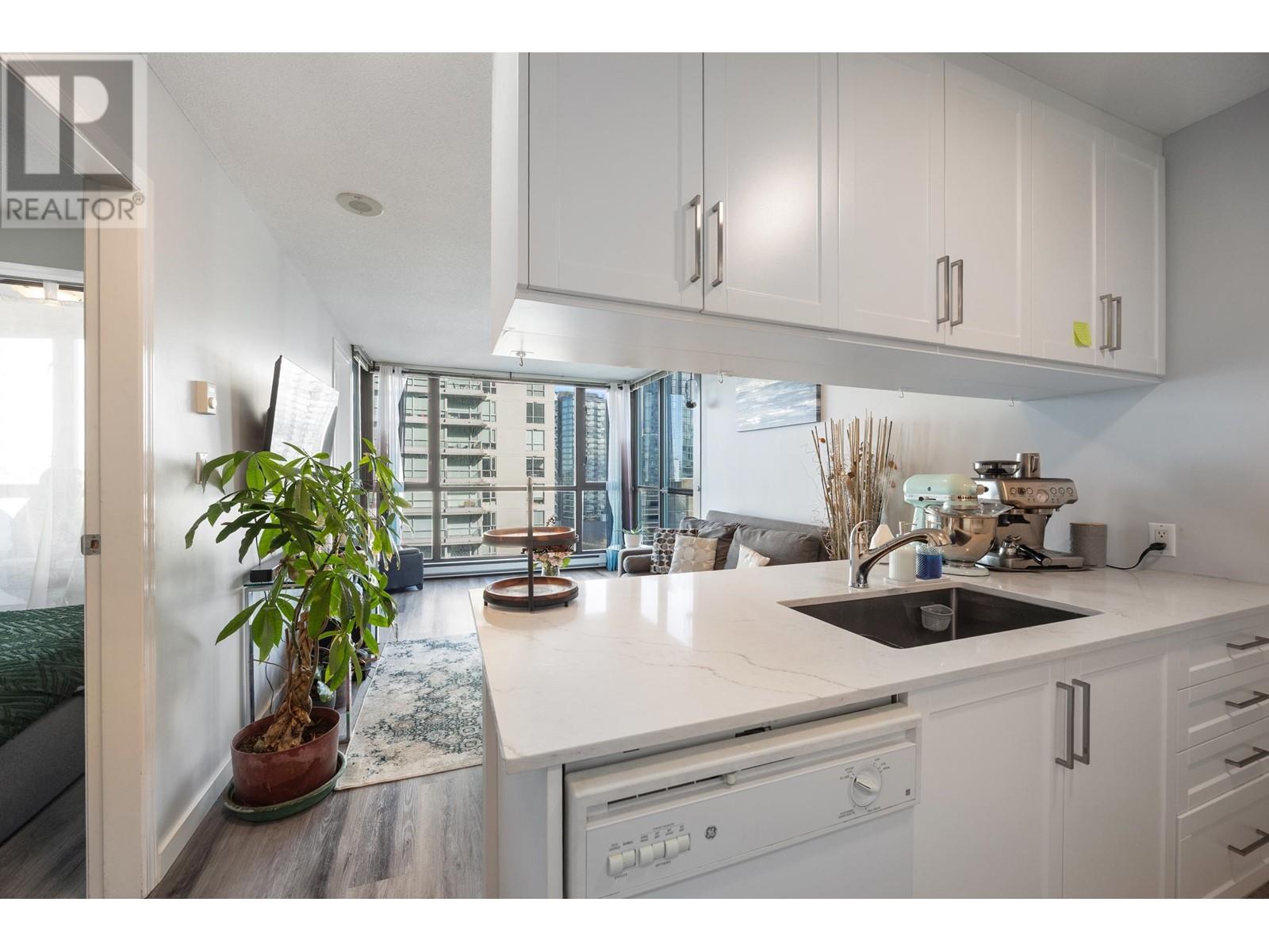911 1367 Alberni Street, Vancouver, British Columbia  V6E 4R9 - Photo 3 - R3002381