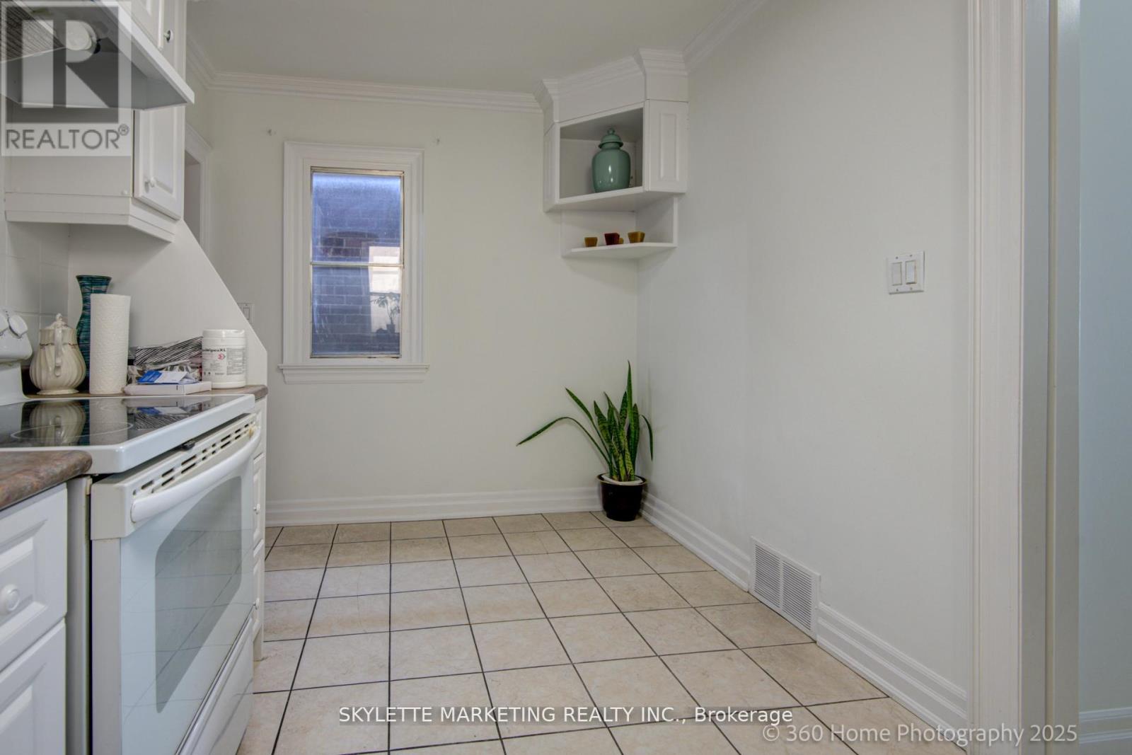 184 Scott Road, Toronto, Ontario  M6M 3T8 - Photo 10 - W12145795