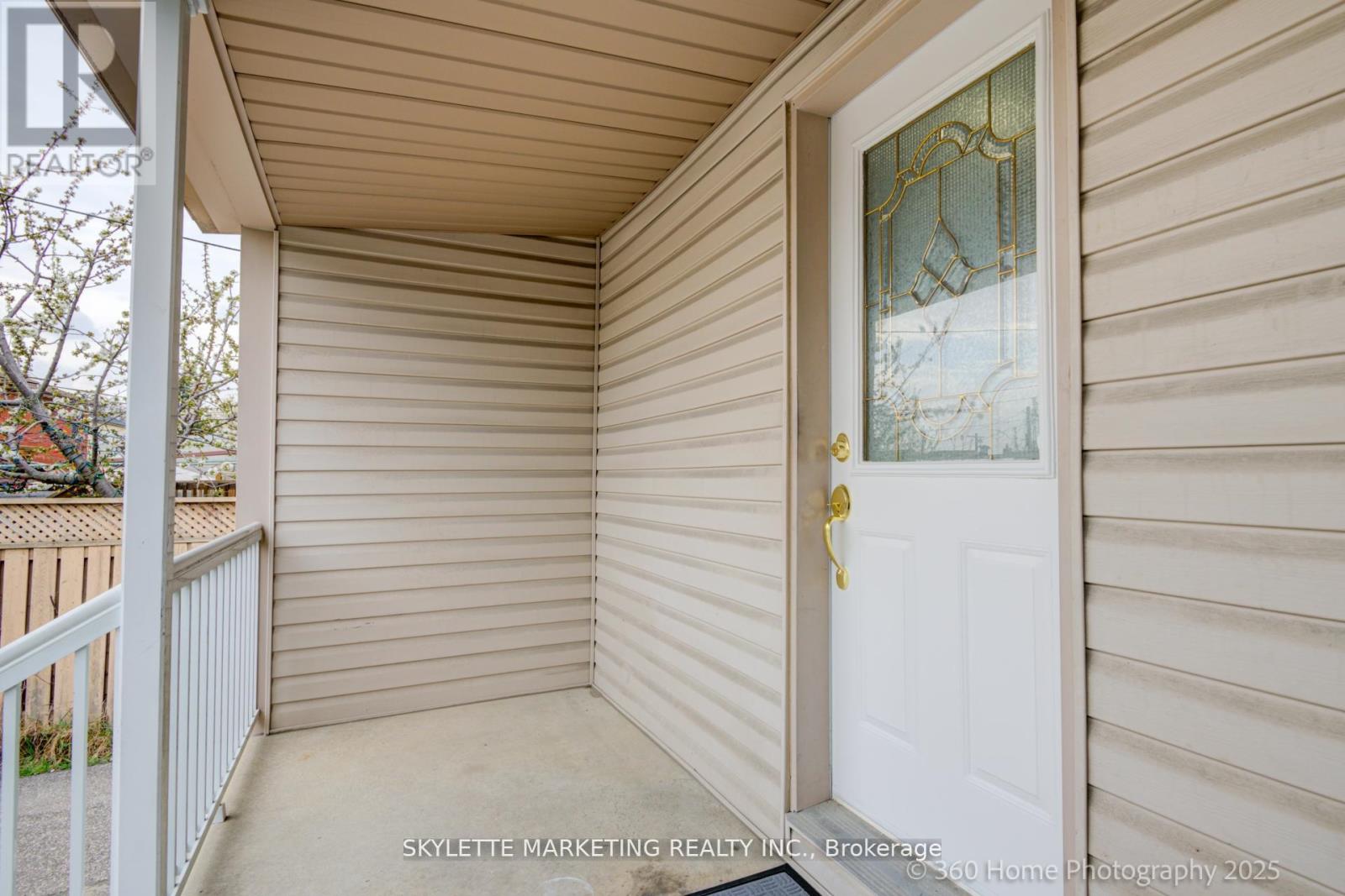 184 Scott Road, Toronto, Ontario  M6M 3T8 - Photo 3 - W12145795