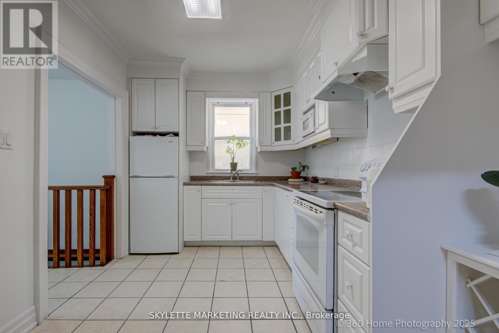 184 Scott Road, Toronto, Ontario  M6M 3T8 - Photo 5 - W12145795