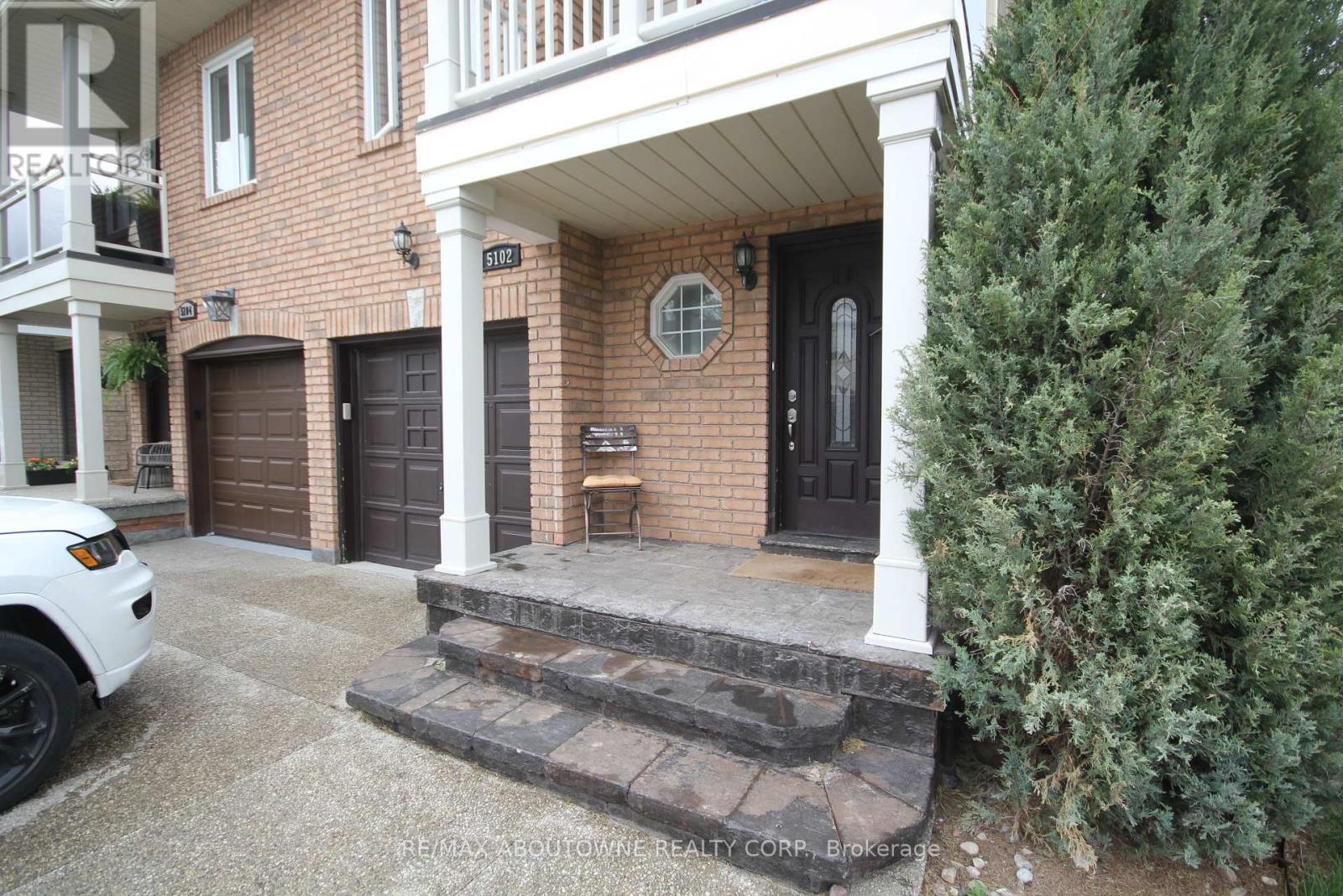 5102 Thornburn Drive, Burlington, Ontario  L7L 6K2 - Photo 3 - W12145814