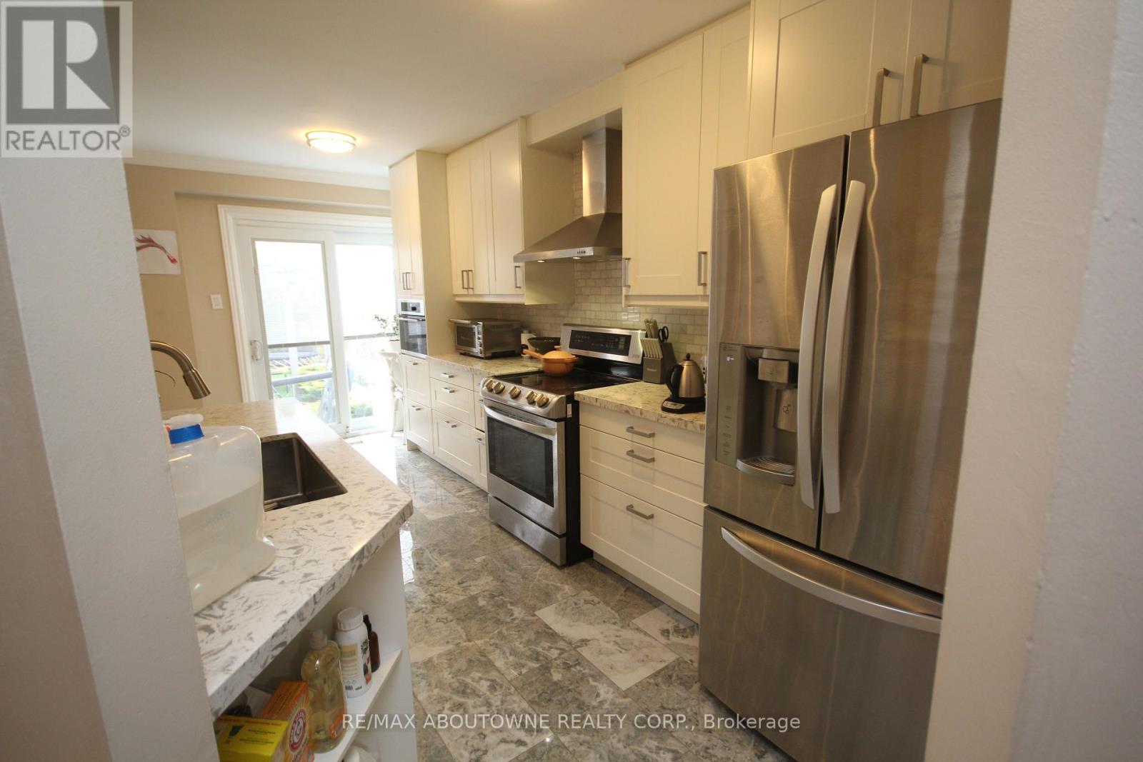 5102 Thornburn Drive, Burlington, Ontario  L7L 6K2 - Photo 9 - W12145814