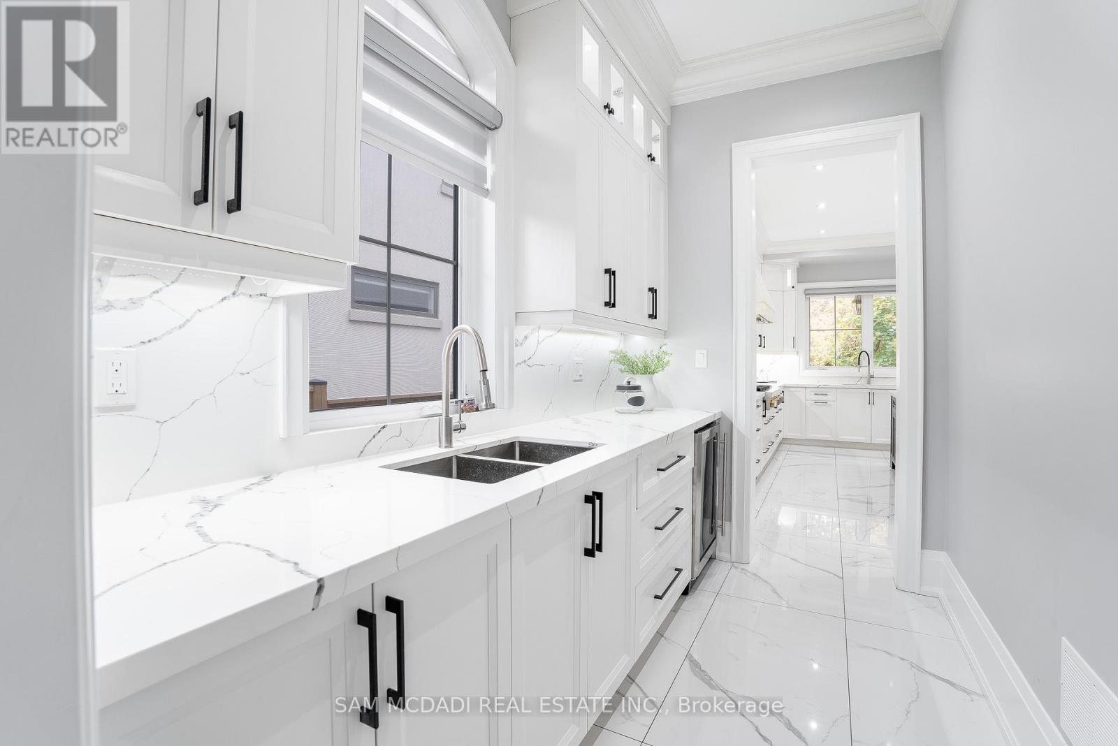 1368 Kenmuir Avenue, Mississauga (Mineola), Ontario  L5G 4B4 - Photo 6 - W12145859
