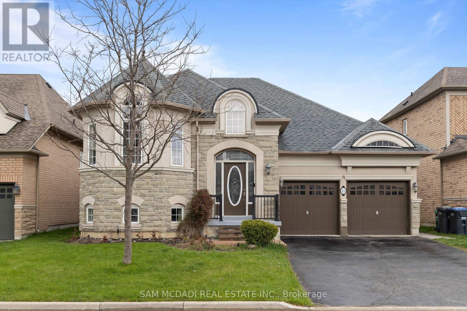 15 Eaglesprings Crescent, Brampton, Ontario  L6P 2V8 - Photo 1 - W12145870