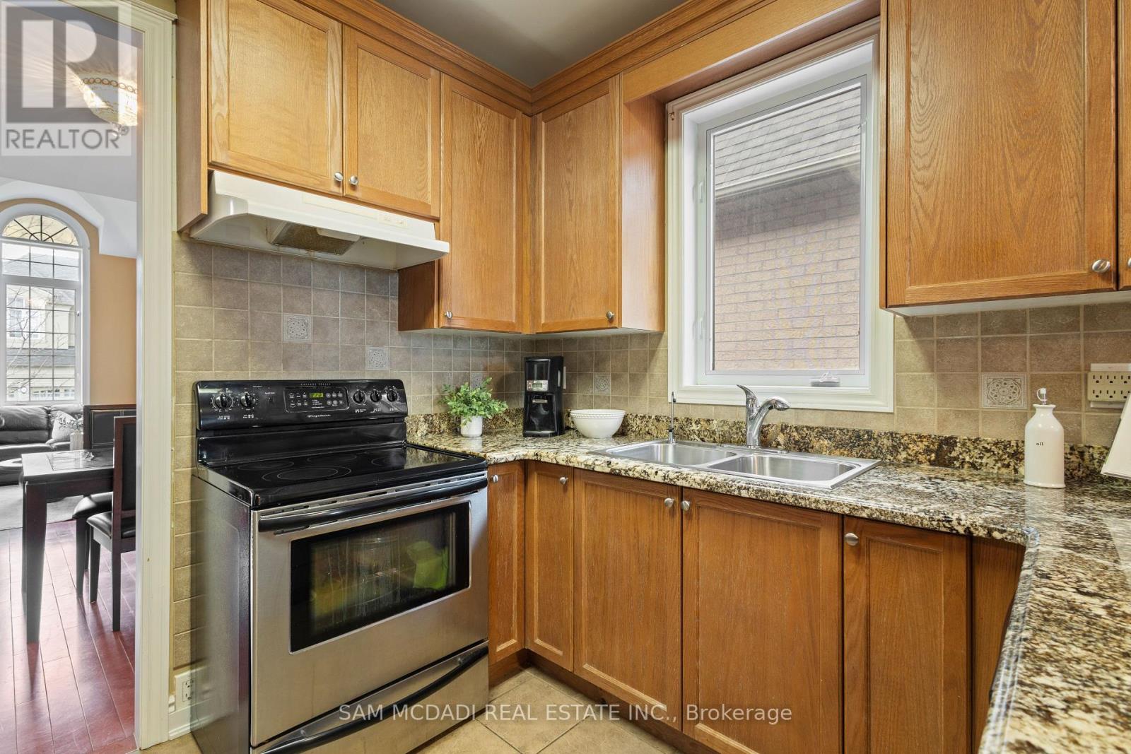 15 Eaglesprings Crescent, Brampton, Ontario  L6P 2V8 - Photo 10 - W12145870