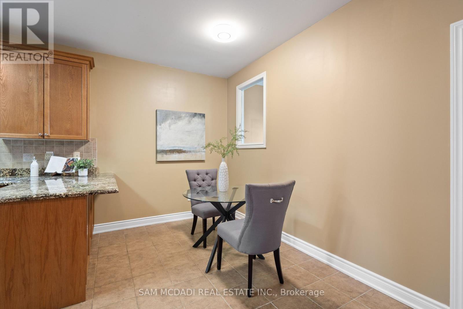 15 Eaglesprings Crescent, Brampton, Ontario  L6P 2V8 - Photo 12 - W12145870