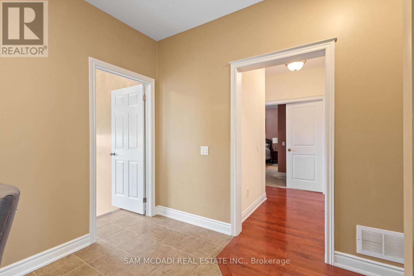 15 Eaglesprings Crescent, Brampton, Ontario  L6P 2V8 - Photo 13 - W12145870