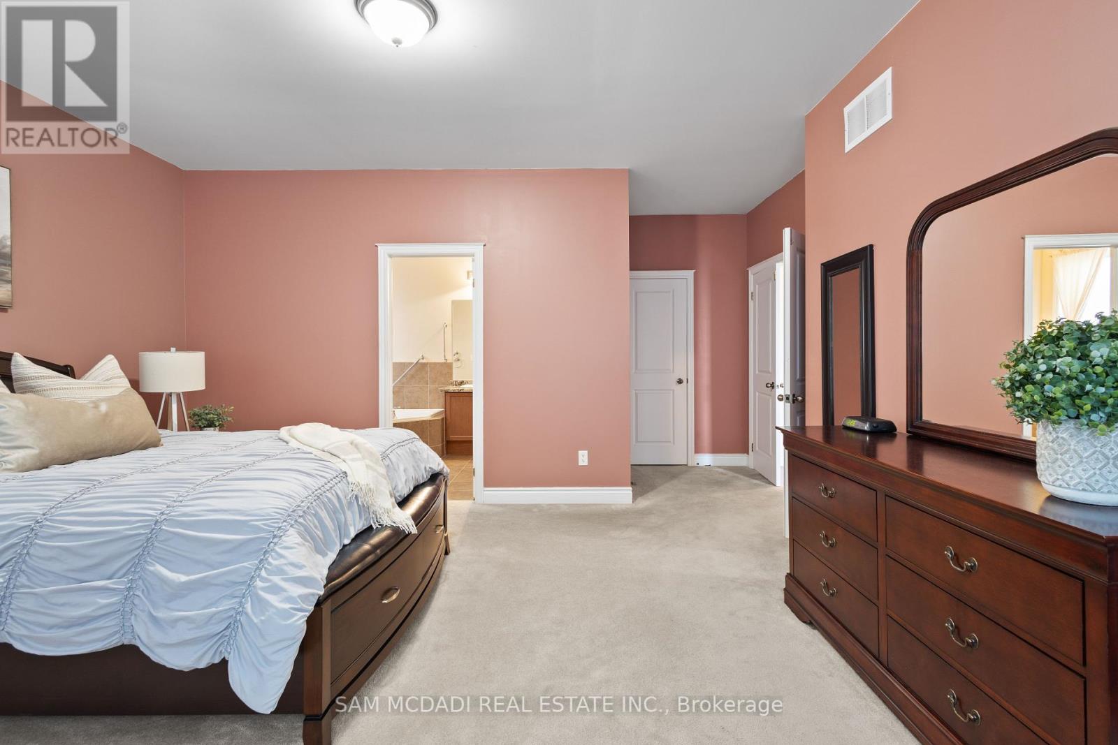 15 Eaglesprings Crescent, Brampton, Ontario  L6P 2V8 - Photo 17 - W12145870