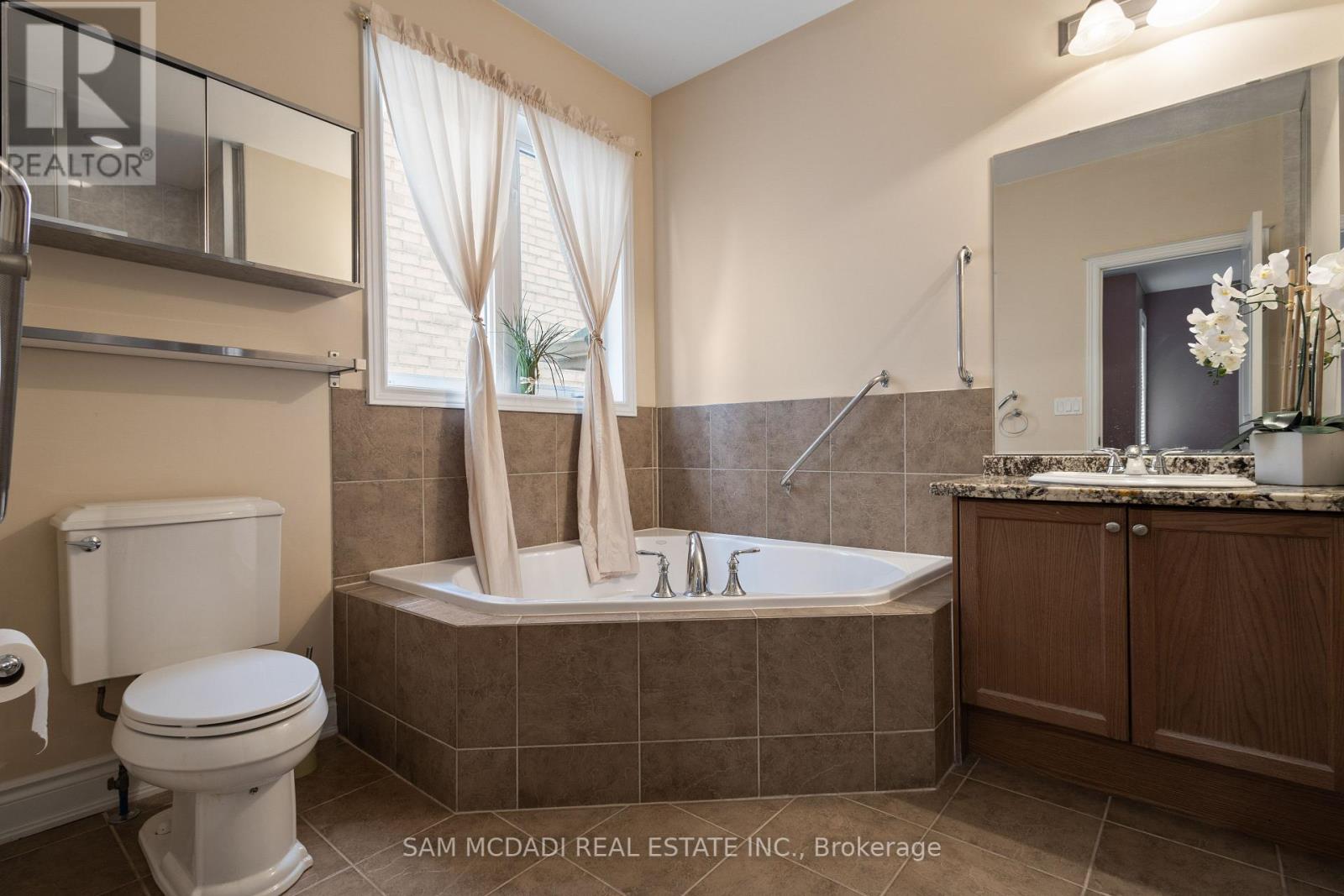 15 Eaglesprings Crescent, Brampton, Ontario  L6P 2V8 - Photo 18 - W12145870