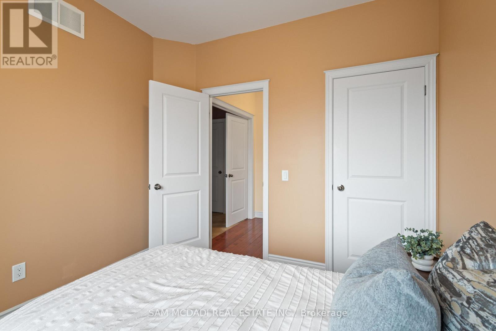 15 Eaglesprings Crescent, Brampton, Ontario  L6P 2V8 - Photo 21 - W12145870