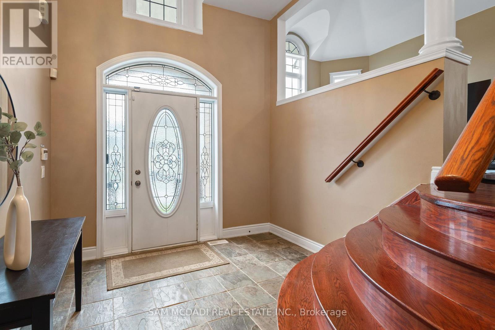 15 Eaglesprings Crescent, Brampton, Ontario  L6P 2V8 - Photo 3 - W12145870
