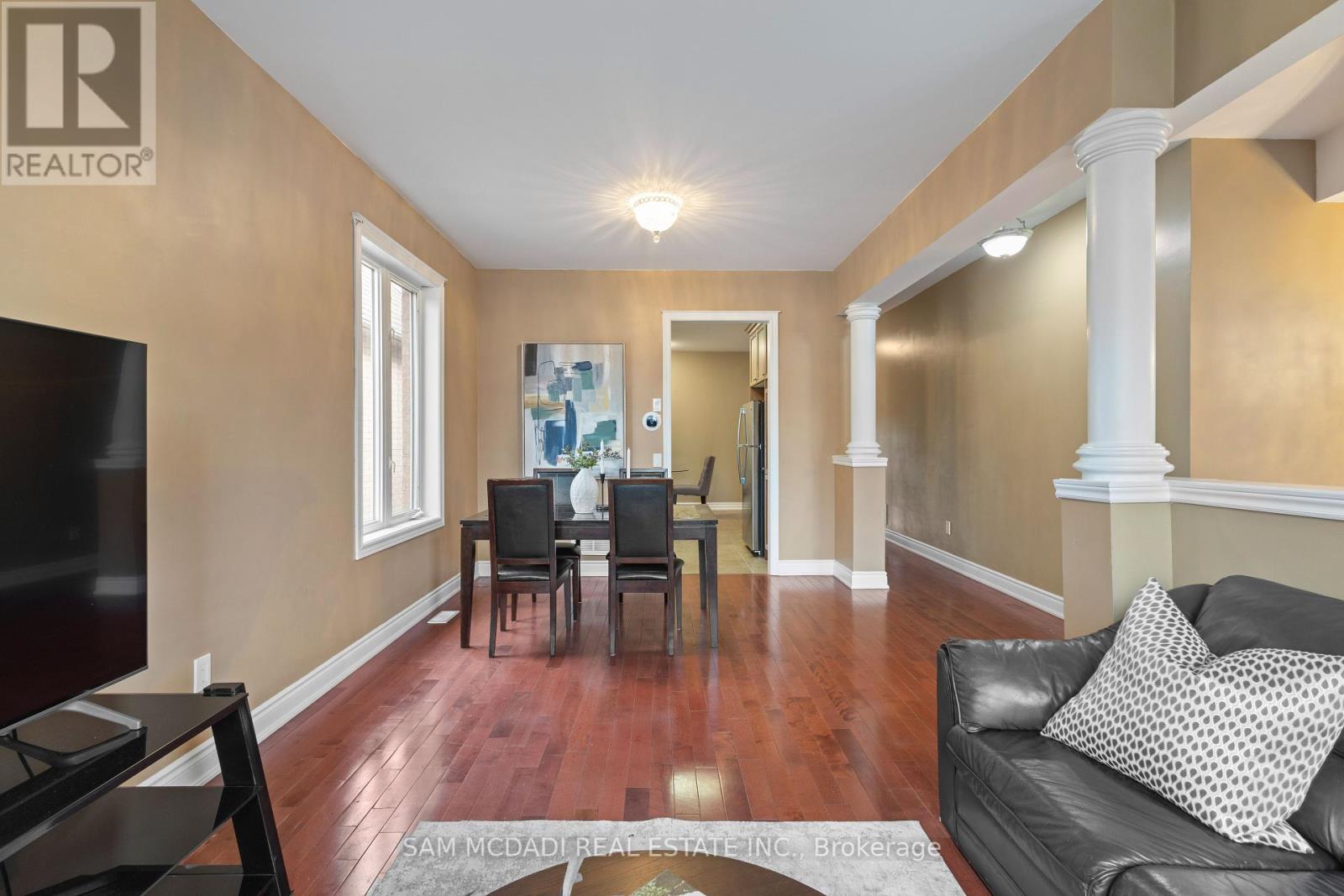 15 Eaglesprings Crescent, Brampton, Ontario  L6P 2V8 - Photo 7 - W12145870