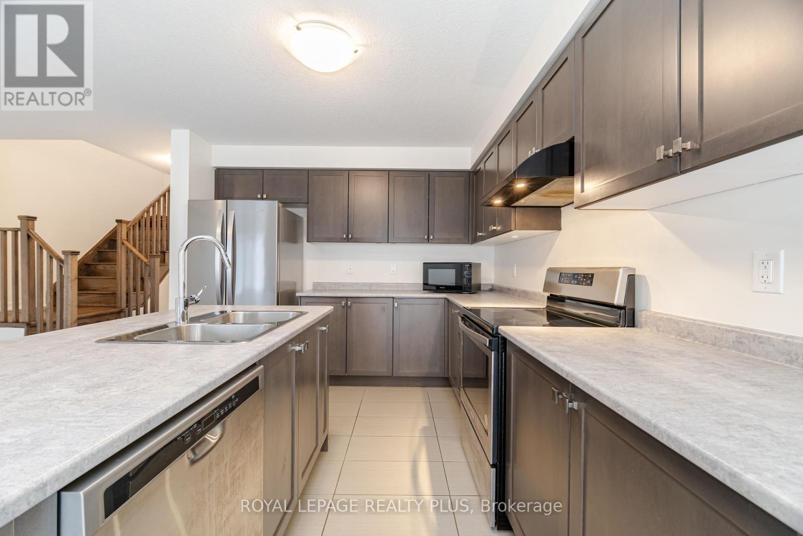 12 Pagebrook Crescent, Hamilton, Ontario  L8J 0K7 - Photo 16 - X12145827
