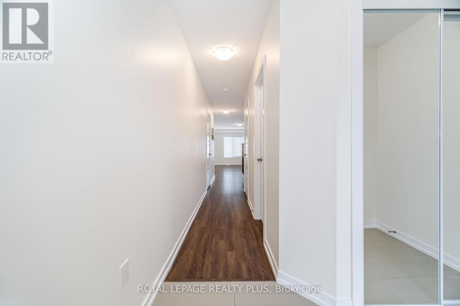 12 Pagebrook Crescent, Hamilton, Ontario  L8J 0K7 - Photo 5 - X12145827
