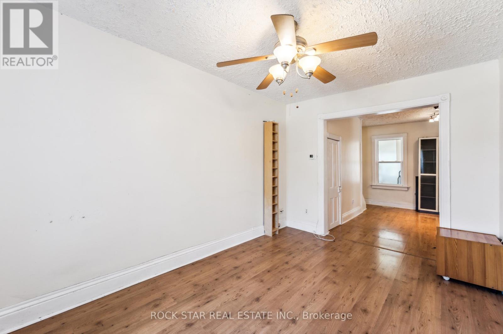 56 Breadalbane Street, Hamilton, Ontario  L8R 3G1 - Photo 10 - X12145847