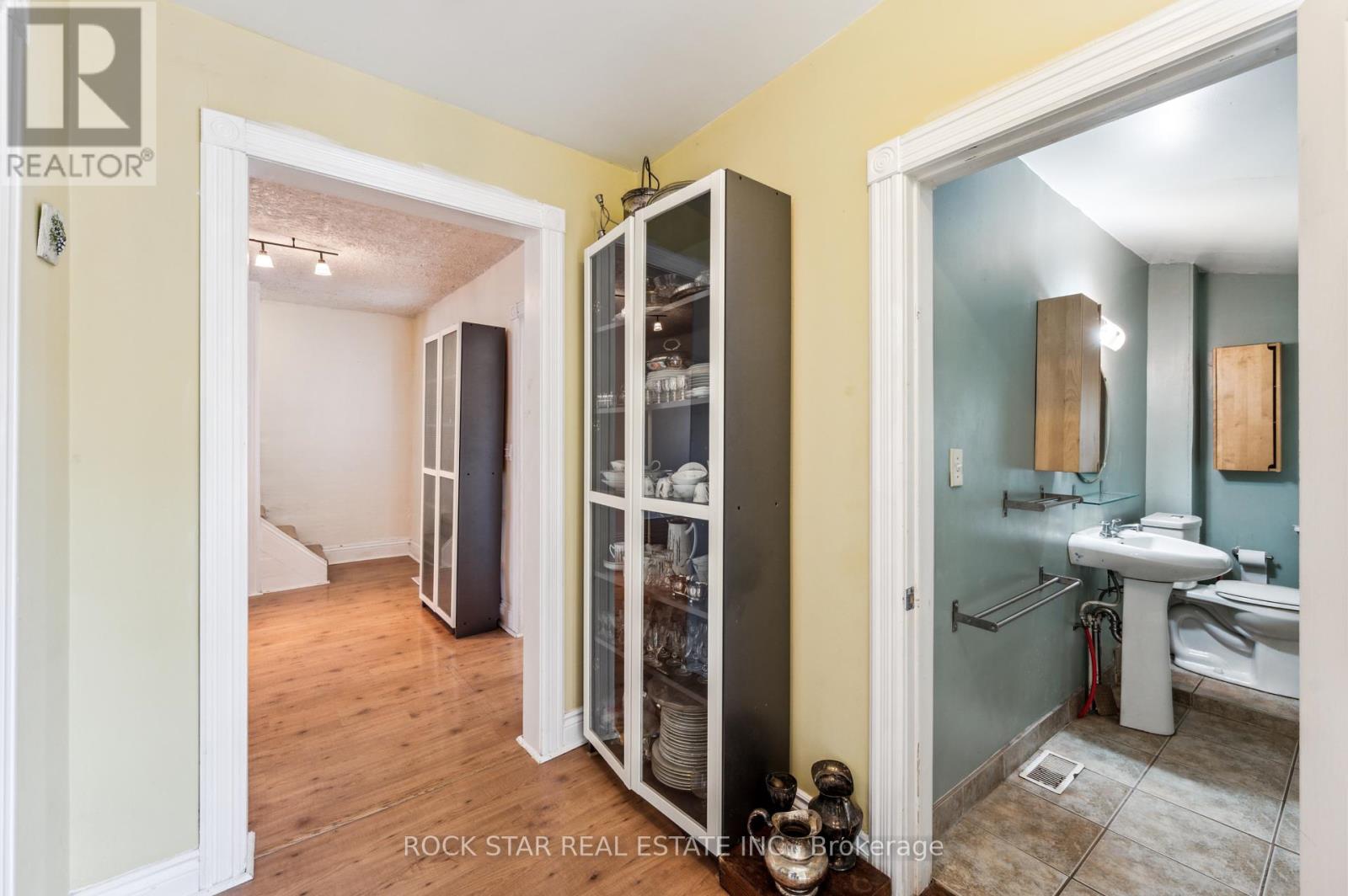 56 Breadalbane Street, Hamilton, Ontario  L8R 3G1 - Photo 13 - X12145847