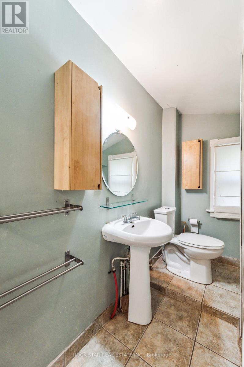56 Breadalbane Street, Hamilton, Ontario  L8R 3G1 - Photo 15 - X12145847
