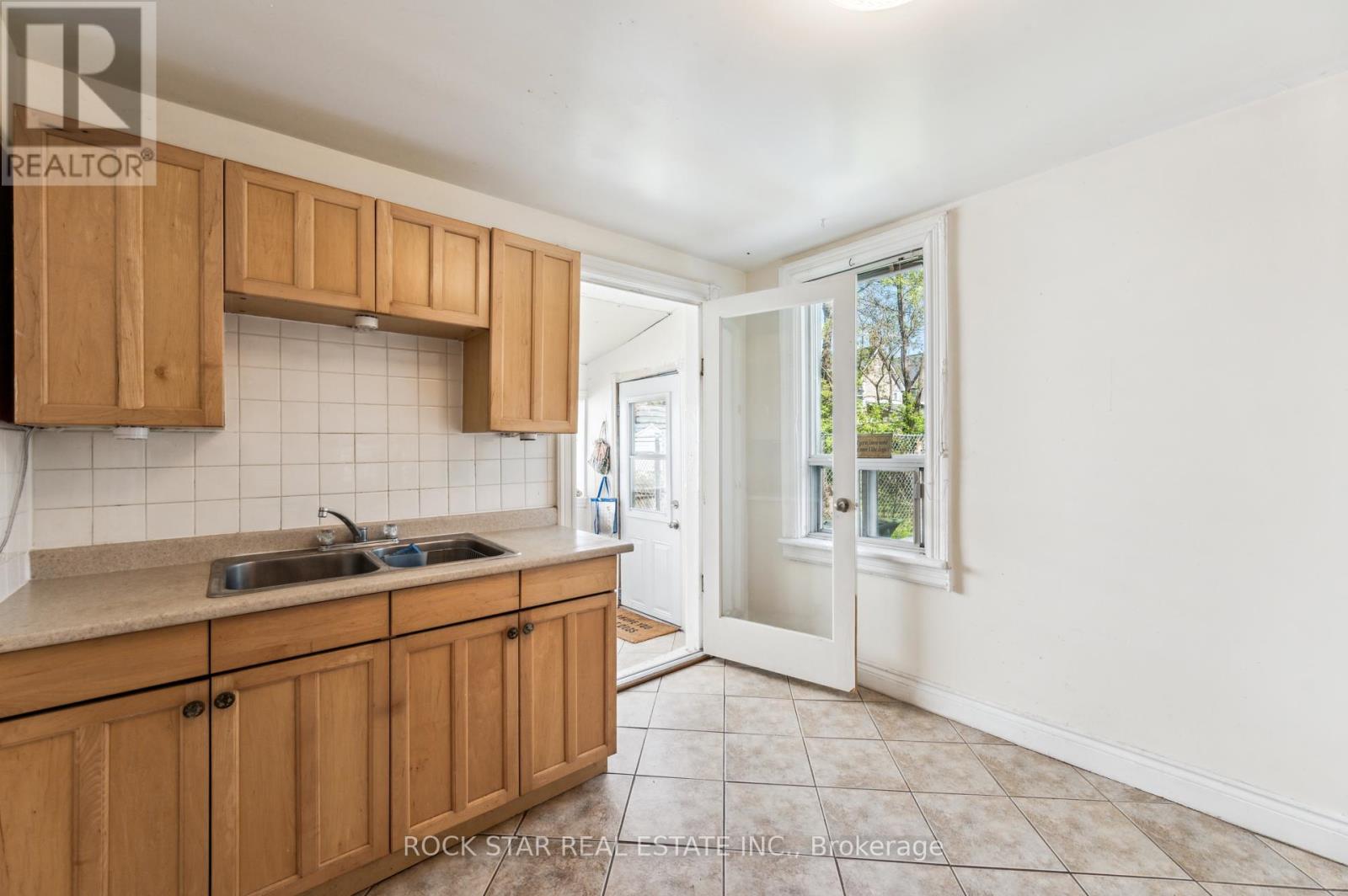 56 Breadalbane Street, Hamilton, Ontario  L8R 3G1 - Photo 21 - X12145847