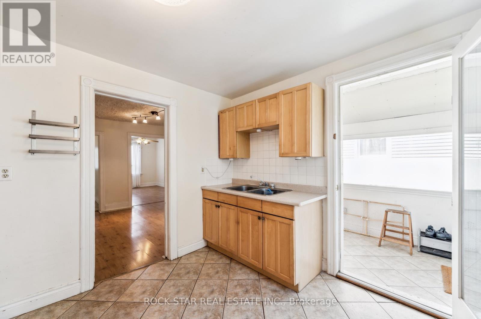 56 Breadalbane Street, Hamilton, Ontario  L8R 3G1 - Photo 22 - X12145847